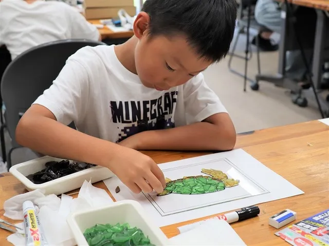 エコの学校「カレットアート」～空きびんのリサイクル体験～（7月）