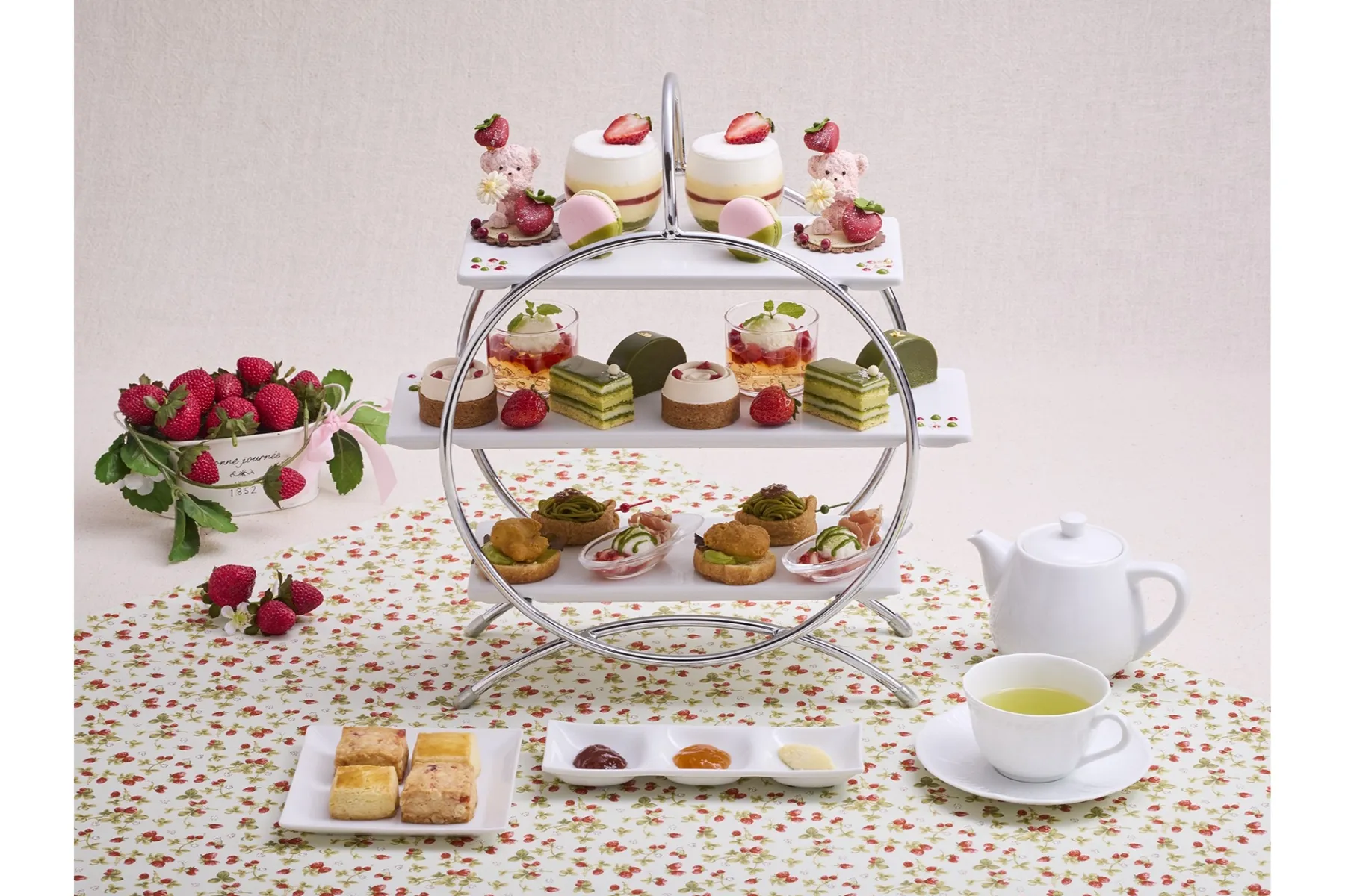 いちごと抹茶のアフタヌーンティー【ロイヤルパークホテル】_1