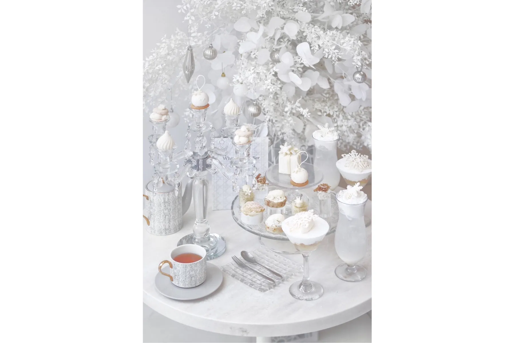 White chandelier Afternoon tea_2