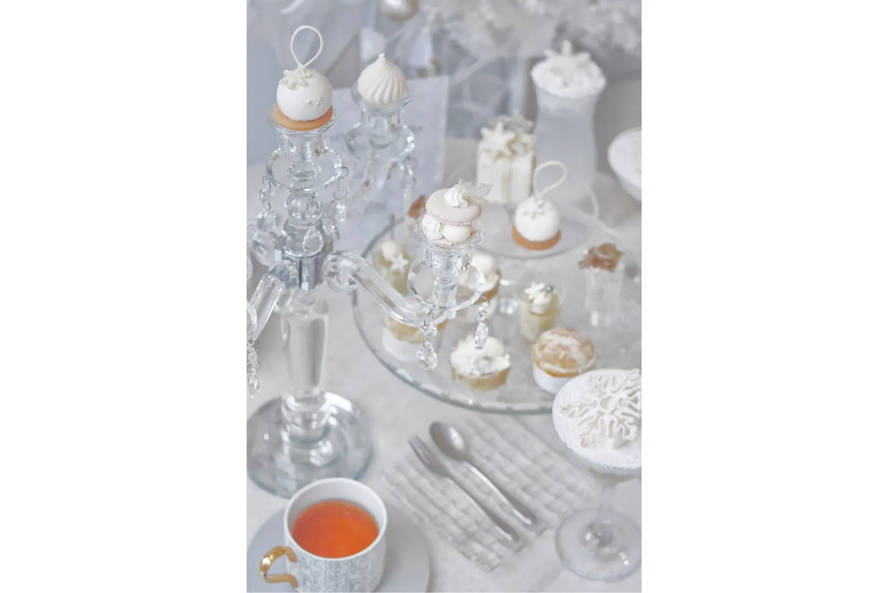 White chandelier Afternoon tea_4