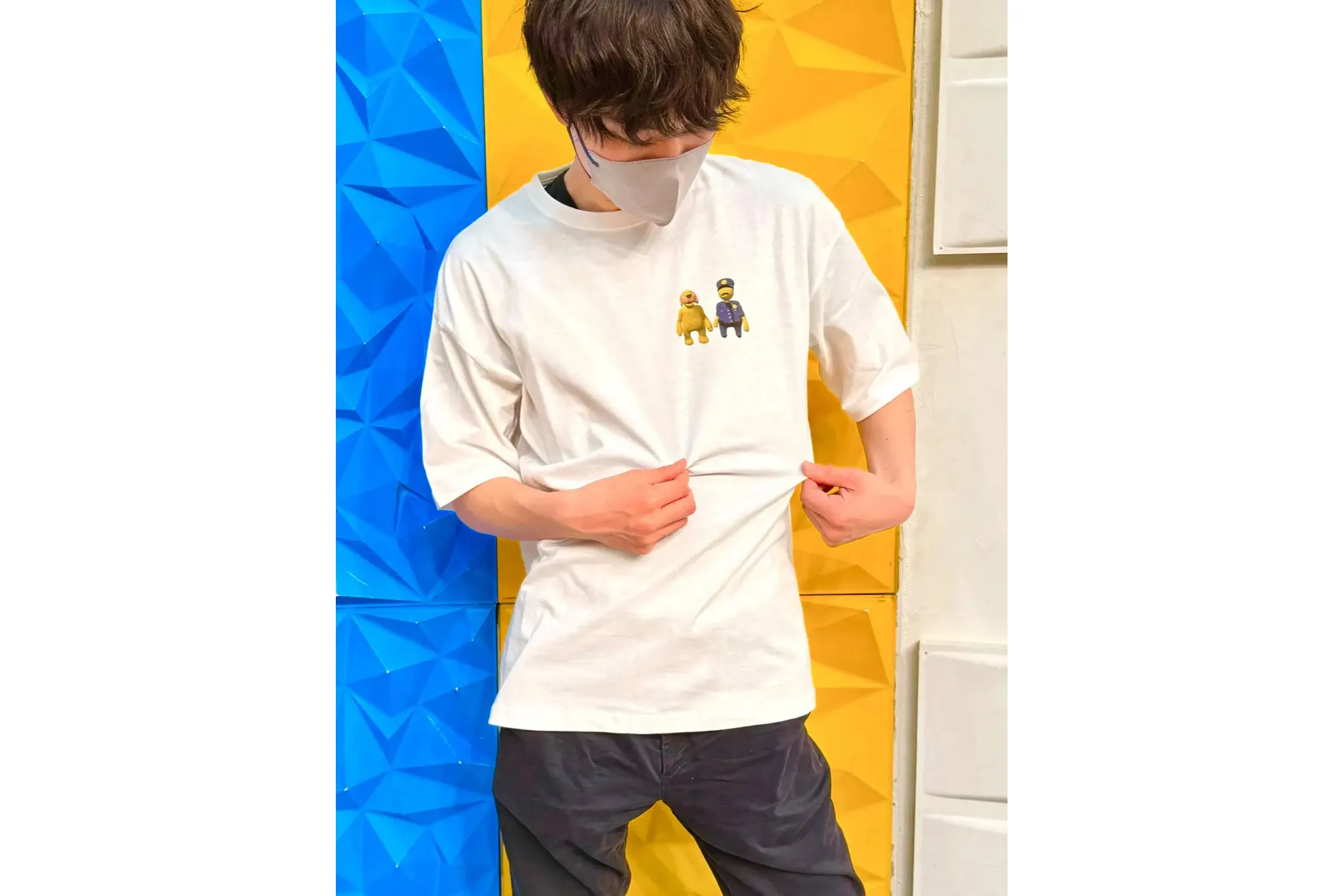 有吉ぃぃeeeee! Tシャツ（猫に噛まれる有吉）Mサイズ 有吉 がついに#ねこ と和解！？ 前回の#有吉ぃぃeeeee はTVerに