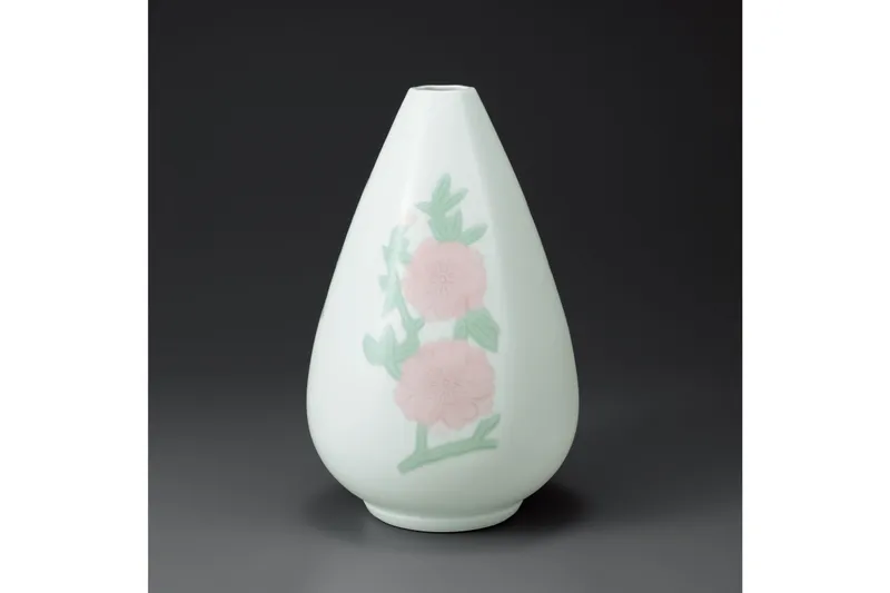 井上萬二白磁展 ―花咲くうつわたち―
