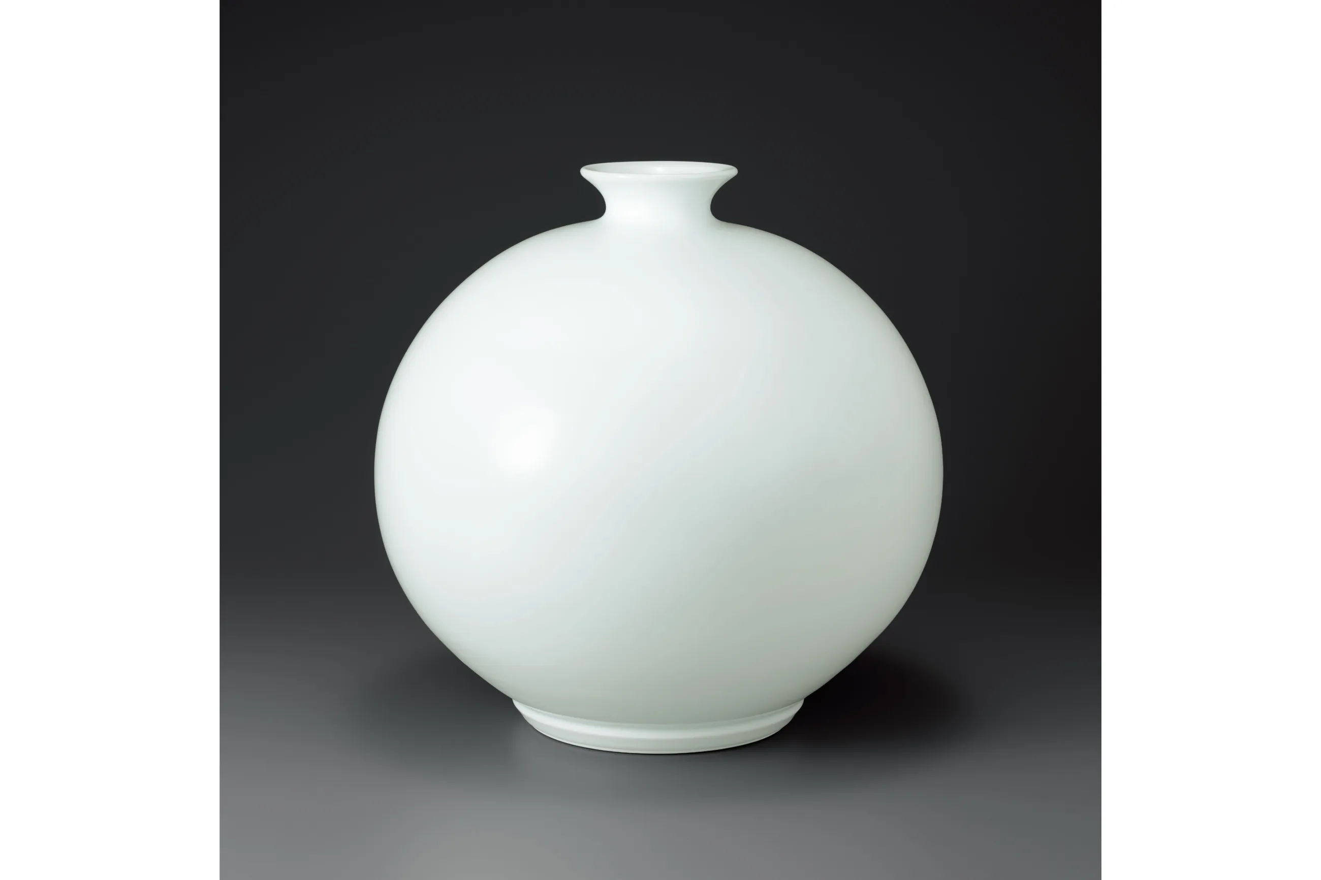井上萬二白磁展 ―花咲くうつわたち―