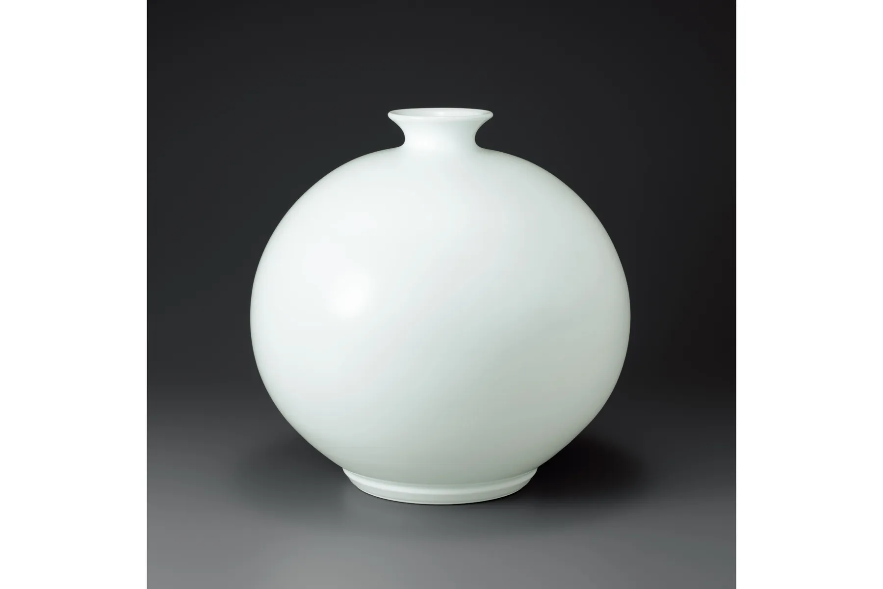 井上萬二白磁展 ―花咲くうつわたち―_3