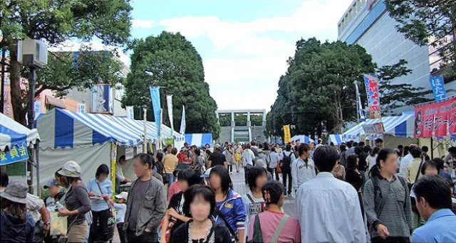 パルテノン大通りマルシェ（4月）