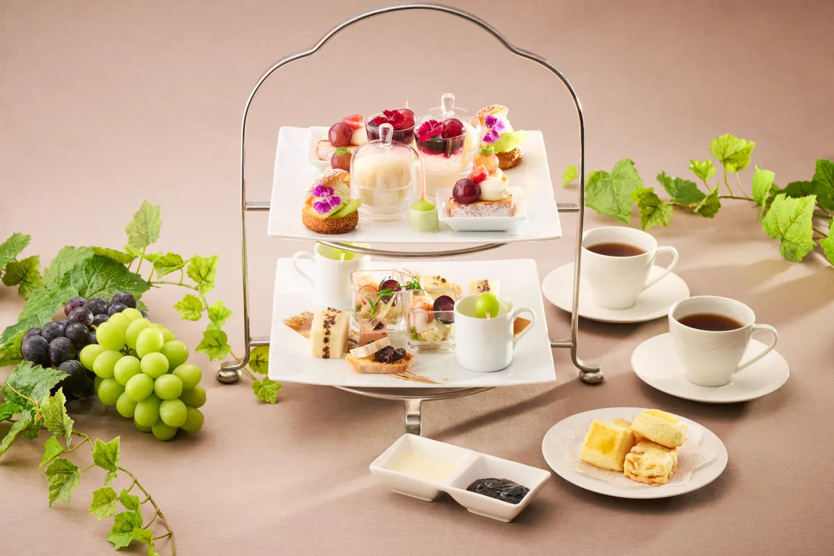 Pomme d'Adam Afternoon Tea: Autumn Delights with Kyoho and Shine Muscat Grapes at Marunouchi Hotel