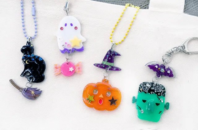 ハロウィン限定　UVレジンメニュー「ハロウィンゆらゆらアクセサリー」