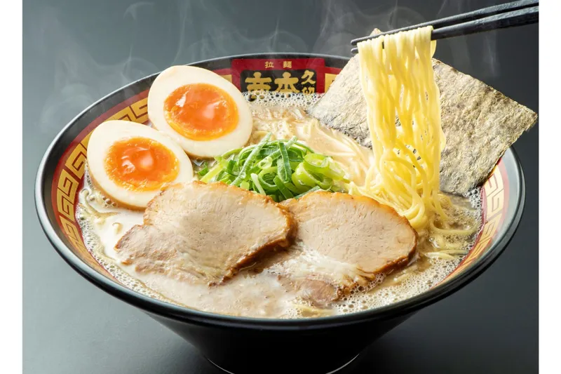 ［福岡］拉麺 久留米 本田商店／久留米ラーメン・半熟味玉子入（1杯）990円