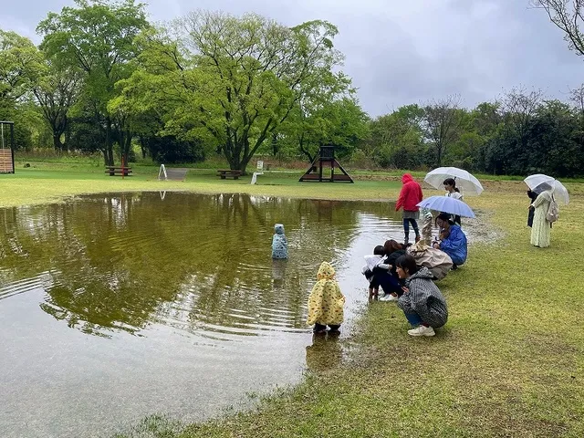 フラワーパーク平日のおさんぽ会森のこども園～0.1歳児向け親子さんぽ～