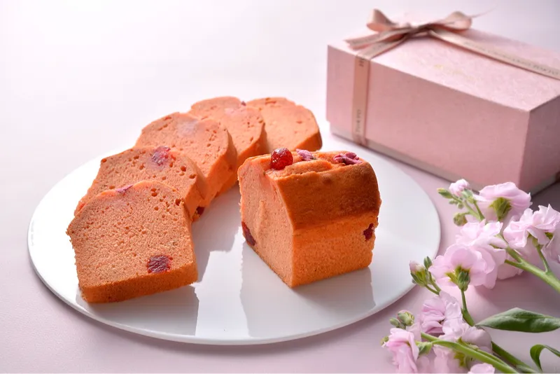 桜といちごのパウンドケーキ