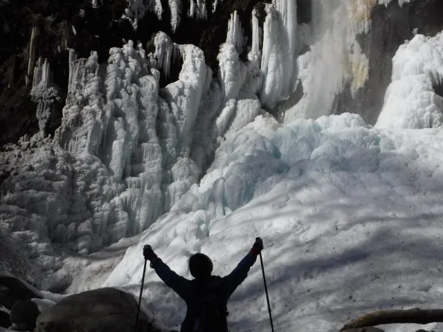 群馬赤城山・氷瀑観賞トレッキング「氷柱＆氷瀑めぐり」冬の外遊び自然体験ツアー