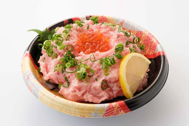 〈北辰鮨〉ネギトロ2倍盛り丼(1食)980円　