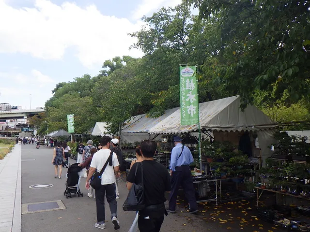 秋の植木市（大阪城公園）
