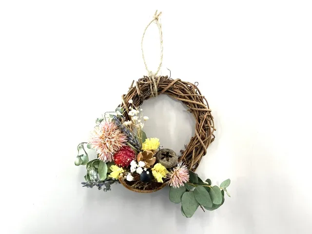 瀬戸内の山帰来と青葛藤を針葉樹と紡いだ 冬を愉しむ リース