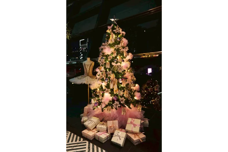 クリスマス2025 ー 東京バレエ団監修『くるみ割り人形』アフタヌーンティーとレペットによるディスプレイをメルキュール東京日比谷で