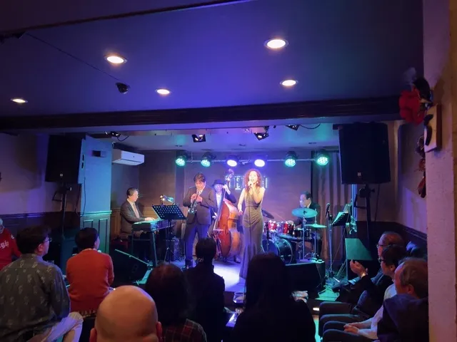 Happy Jazz Live ドラム小畑孝廣Trio + ボーカル伊藤綾（８月）_1