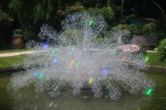 クリスタル・ガラスの水上花火_1