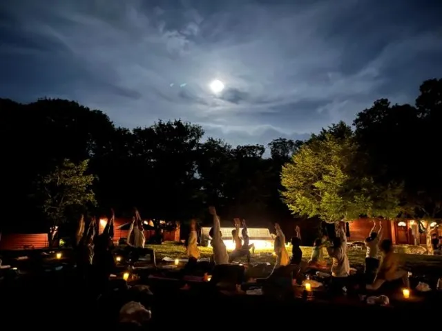 Full Moon Yoga_1