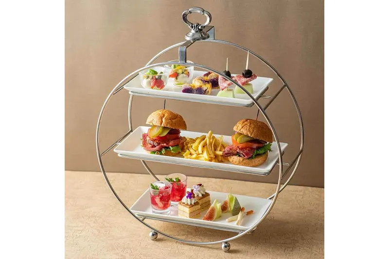 【イブニングハイティー】ローストビーフバーガーやスイーツなど【小田急ホテルセンチュリーサザンタワー】