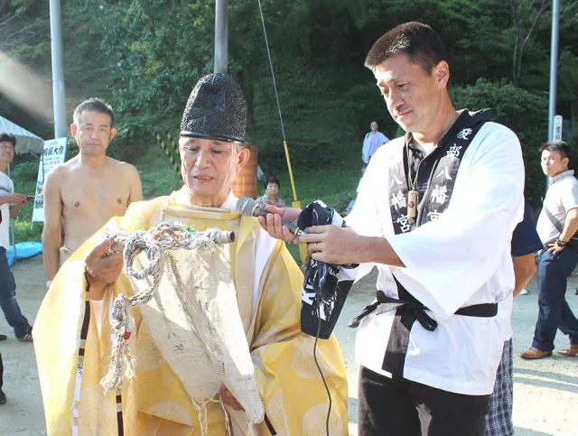 綾部八幡神社  旗下ろし神事_1
