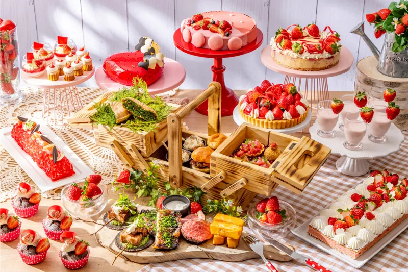 ミートアフタヌーンティーwithストロベリースイーツビュッフェ【ヒルトン東京】