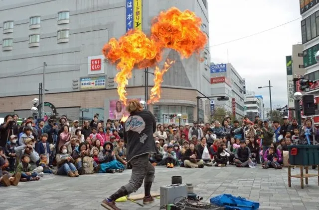 にぎわい爆発あつぎ国際大道芸_1
