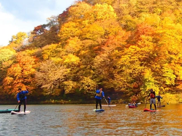 碓氷 軽井沢 ｢初めて SUP 体験｣ 晩夏～秋の彩り紅葉ツアー　アウトドア 自然体験_1