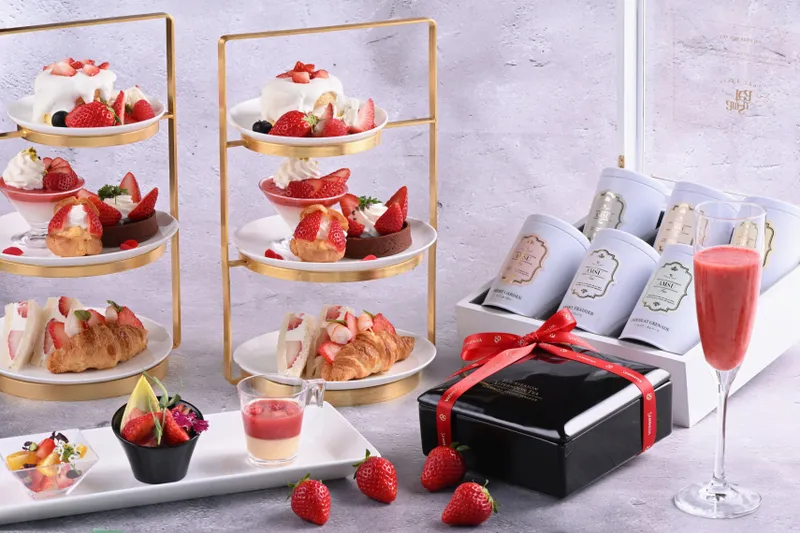 フォーシーズンアフタヌーンティー プレミアムストロベリーバージョン【千疋屋総本店 日本橋本店フルーツパーラー】