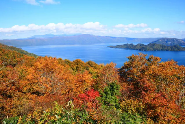 【紅葉・見ごろ】十和田湖（発荷峠展望台・道の駅十和田湖）_1