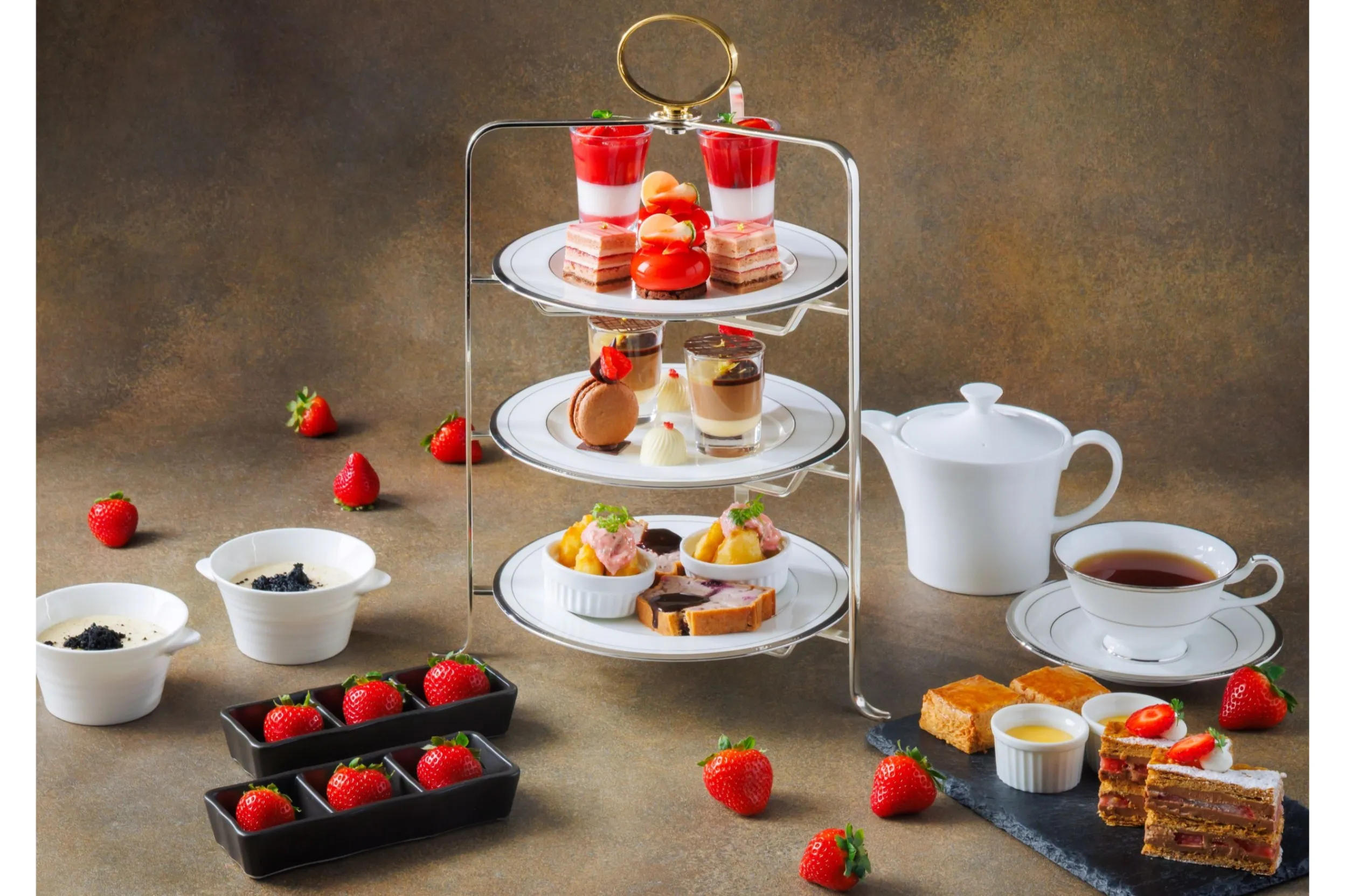 モンゴル・カザフ<遊牧民市場>-刺繍やカシミヤ-（2月）