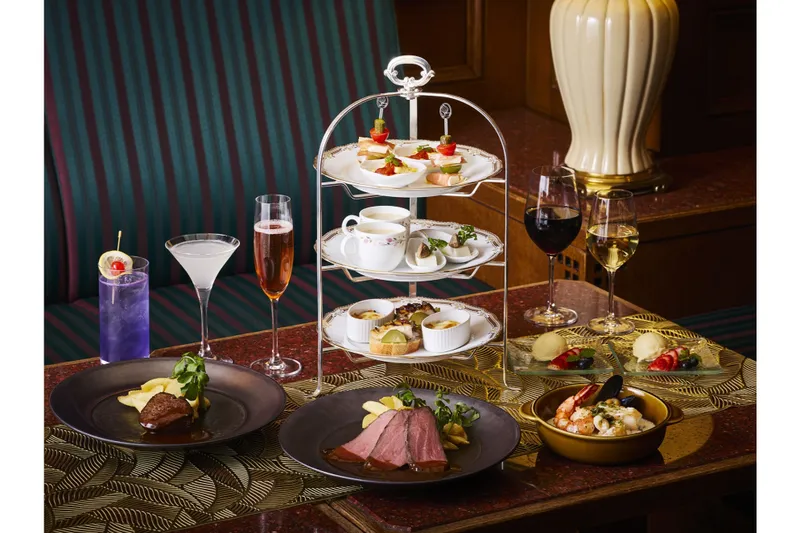 トワイライトアフタヌーンティー ～3種の選べるメインディッシュとバーテンダーが贈る冬のおすすめカクテル10選～【ロイヤルパークホテル】