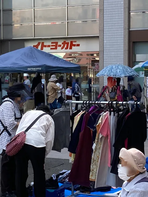 草加駅前アコス広場フリーマーケット（10月）_1