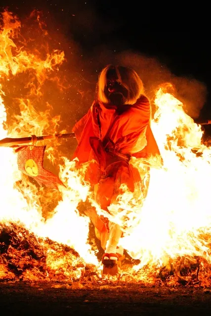 琴平神社例大祭・天狗の火渡り_1