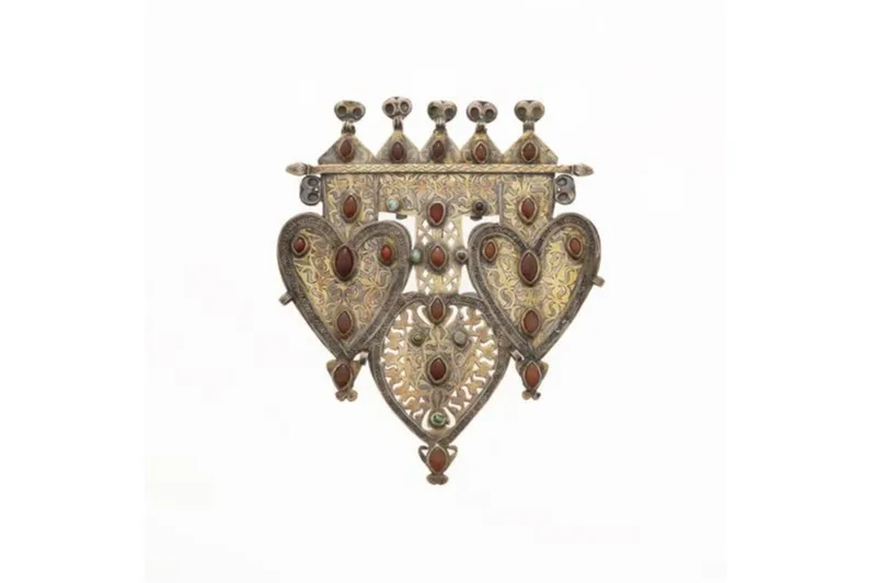 「トルクメン ジュエリー – 祈りの造形」展