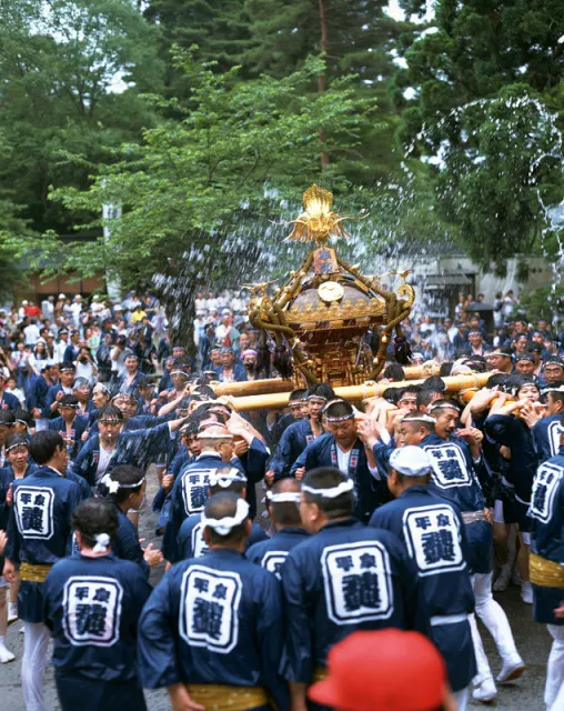 平泉水かけ神輿_1