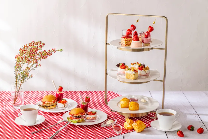 ストロベリーピュアルージュ アフタヌーンティー【ストリングスホテル東京インターコンチネンタル】