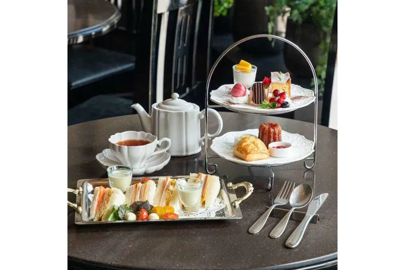 英国式アフタヌーンティーセット【THE R．C．ARMS 秋葉原店】