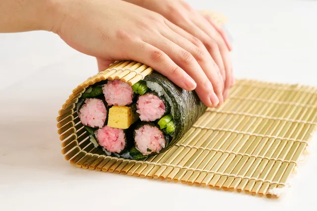 ホテルで楽しむ！学びの体験　親子クッキング～日本料理「太巻き寿司」～_1