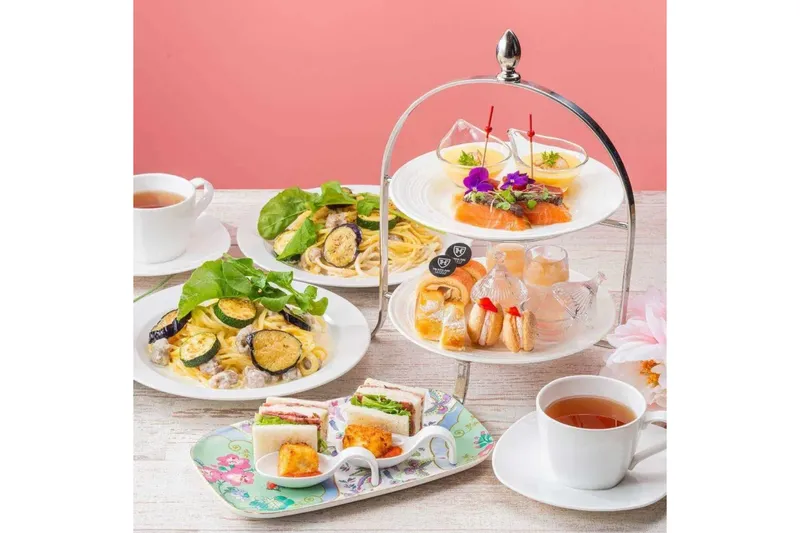 【7~8月限定】桃のスイーツを楽しむイブニングハイティー【ザ ロイヤルパークホテル アイコニック 東京汐留】