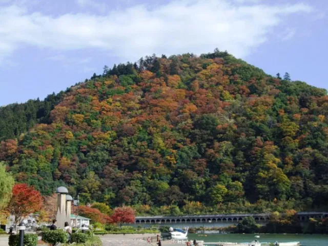 【紅葉・見ごろ】相模湖嵐山_1
