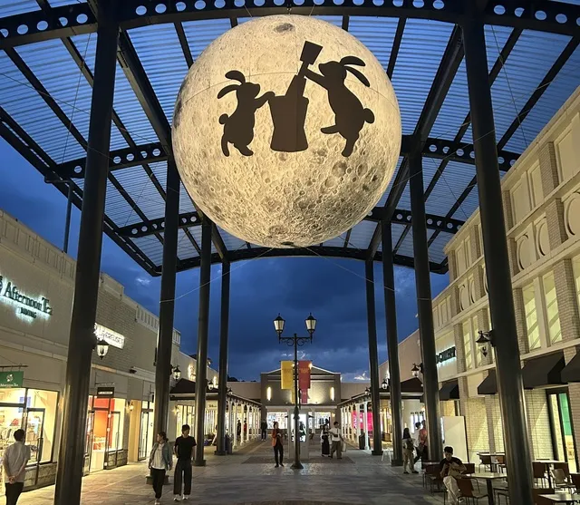 月がテーマの秋イベント「By the Moon」神戸三田アウトレット_1