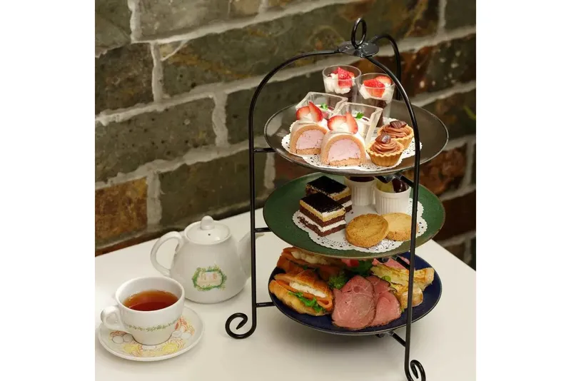 【カジュアル★アフタヌーンティー】8種のスイーツ＆セイボリー【HAND BAKES 新宿店】