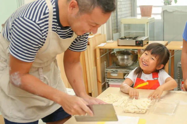 父の日だからパパといっしょに遊んであげる！ うどん作り体験教室父の日スペシャル＠大阪市_1