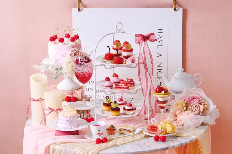 春いちごと真っ赤なチェリーのアフタヌーンティー【リストランテ マンジャーレ ウォーターエッジ YOKOHAMA】