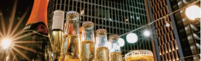 開放的な屋上で食べ飲み放題を満喫