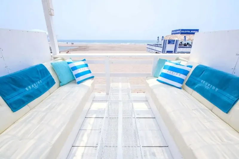 由比ヶ浜 海の家 BBQ ソファ テラス SEASIDE LOUNGE