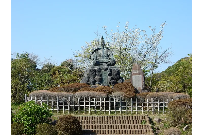 源氏山公園　頼朝像