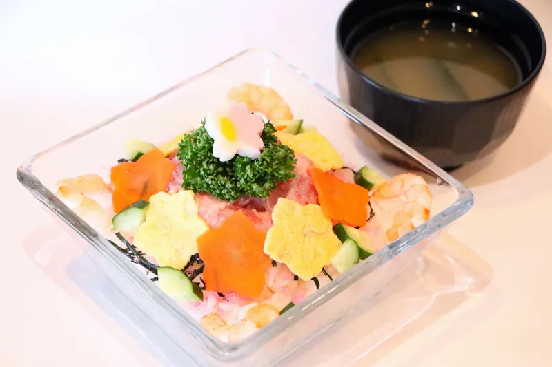 潮騒料理 哉介「開花丼」