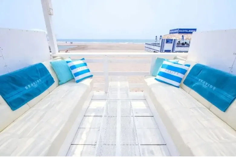 由比ヶ浜 海の家 BBQ ソファ テラス SEASIDE LOUNGE