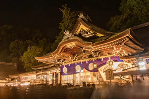 夜でも参拝できる